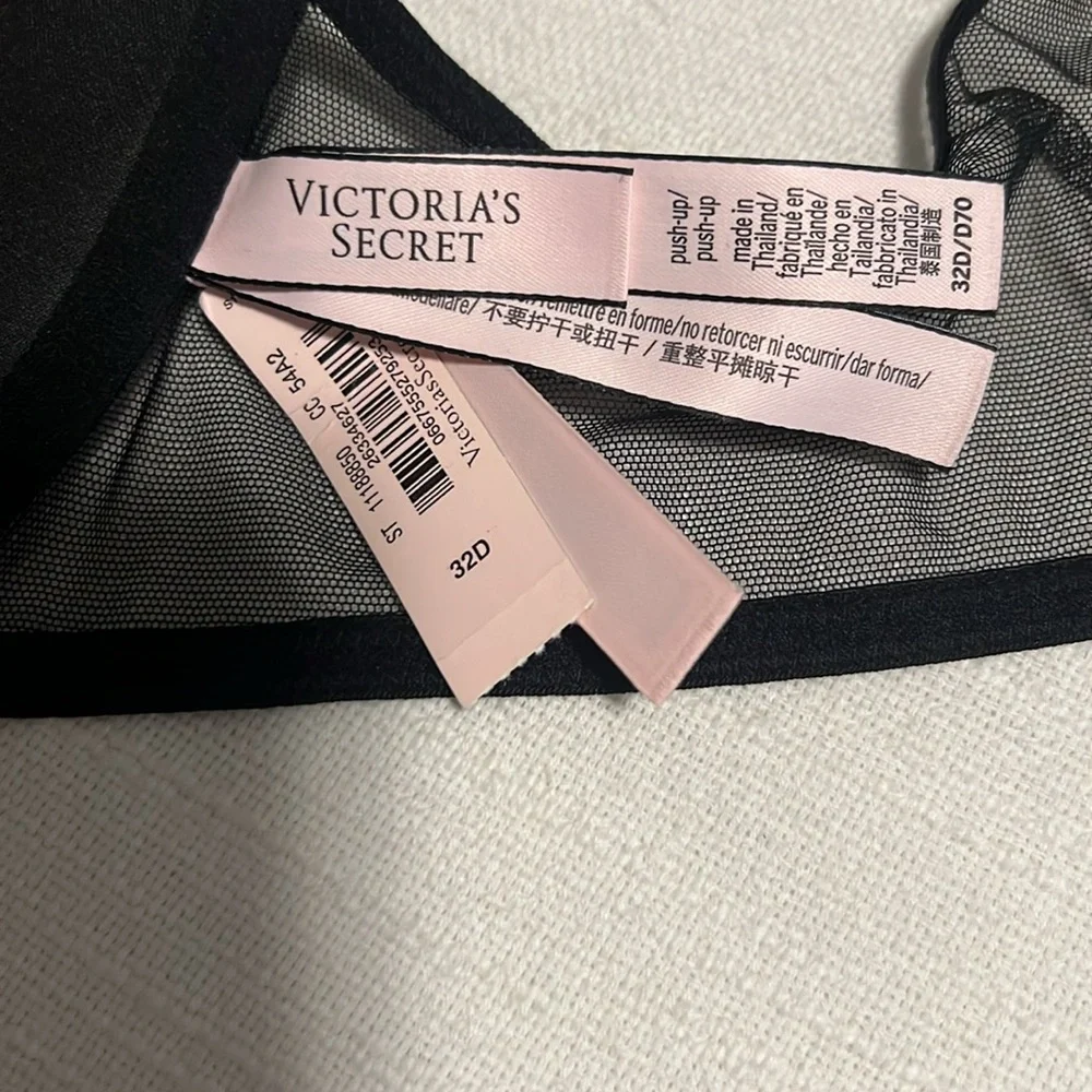 SOLD!! Victoria’s Secret black front closure racer back push-up bra. NEW - Picture 2 of 9